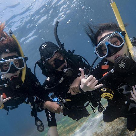 Badladz Beach And Dive Resort Пуэрто-Галера Экстерьер фото